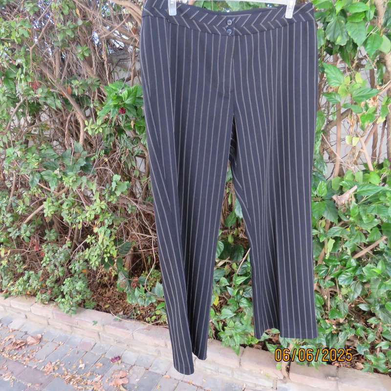 MILADYS black-white pinstripe straight legged polyester-viscose stretch pants. Size 42