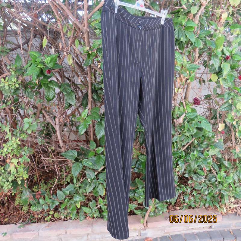 MILADYS black-white pinstripe straight legged polyester-viscose stretch pants. Size 42
