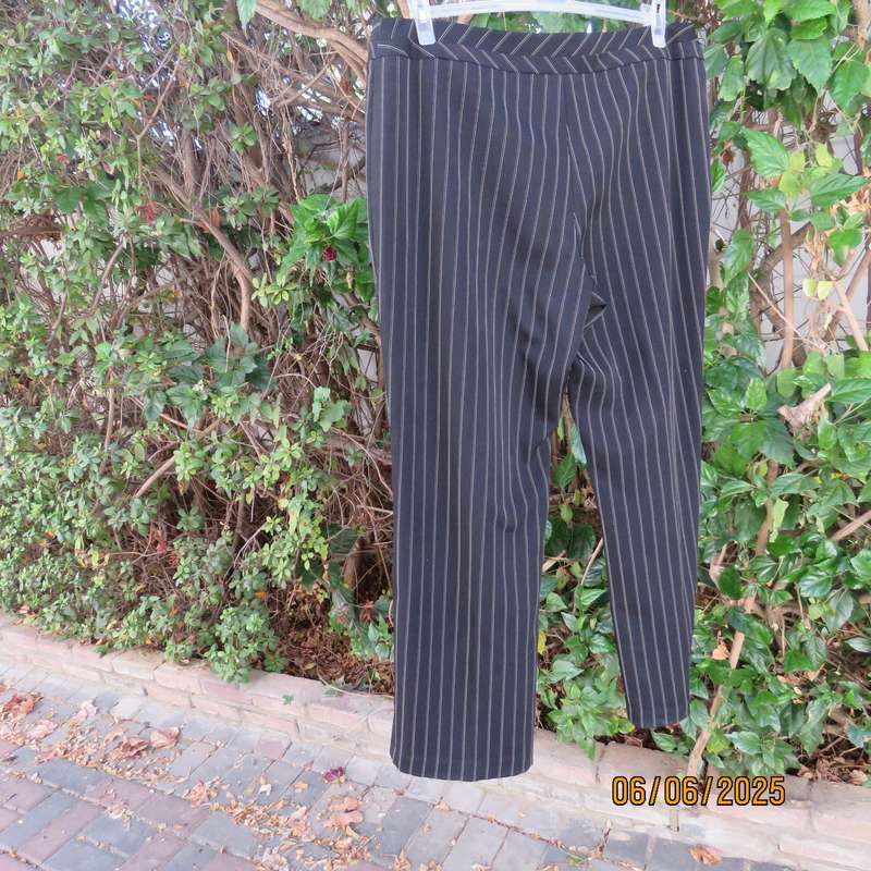 MILADYS black-white pinstripe straight legged polyester-viscose stretch pants. Size 42