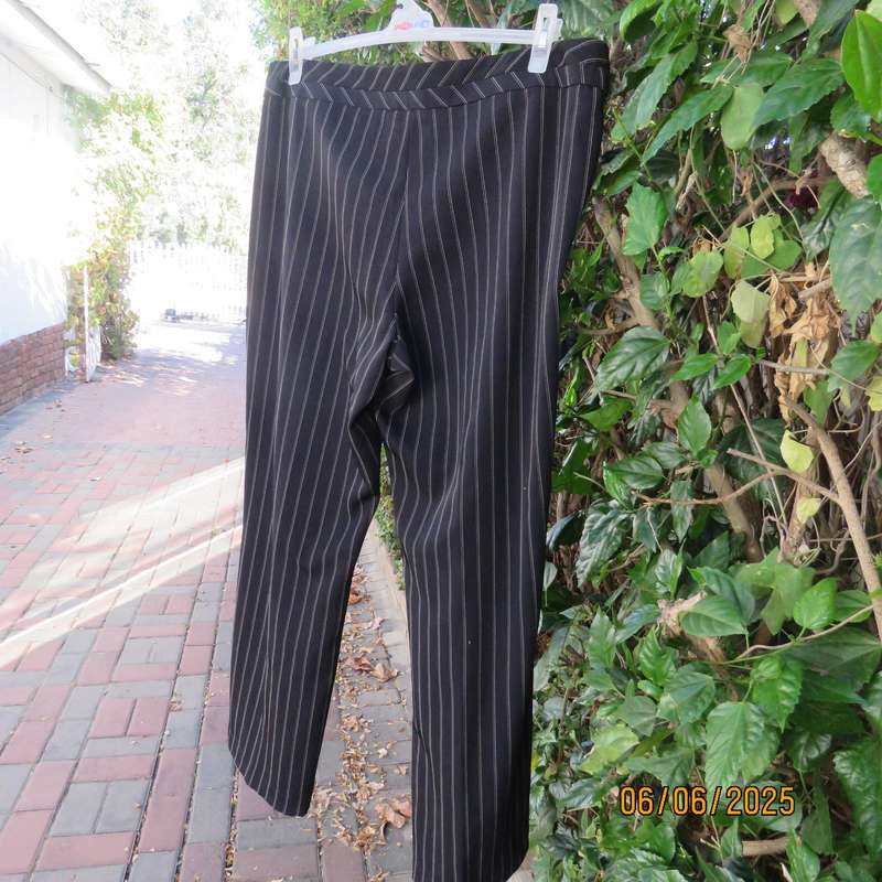 MILADYS black-white pinstripe straight legged polyester-viscose stretch pants. Size 42
