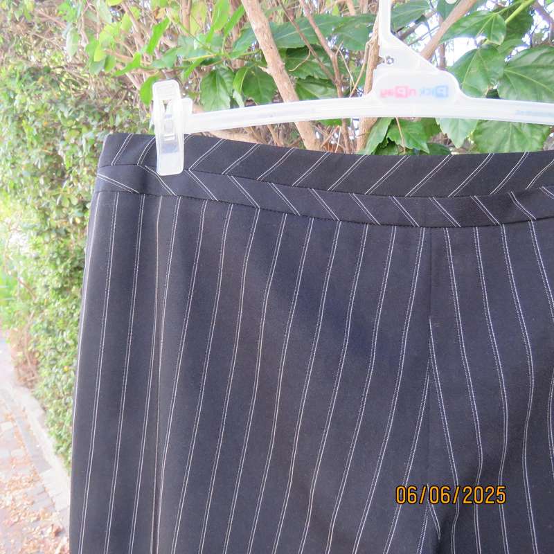 MILADYS black-white pinstripe straight legged polyester-viscose stretch pants. Size 42