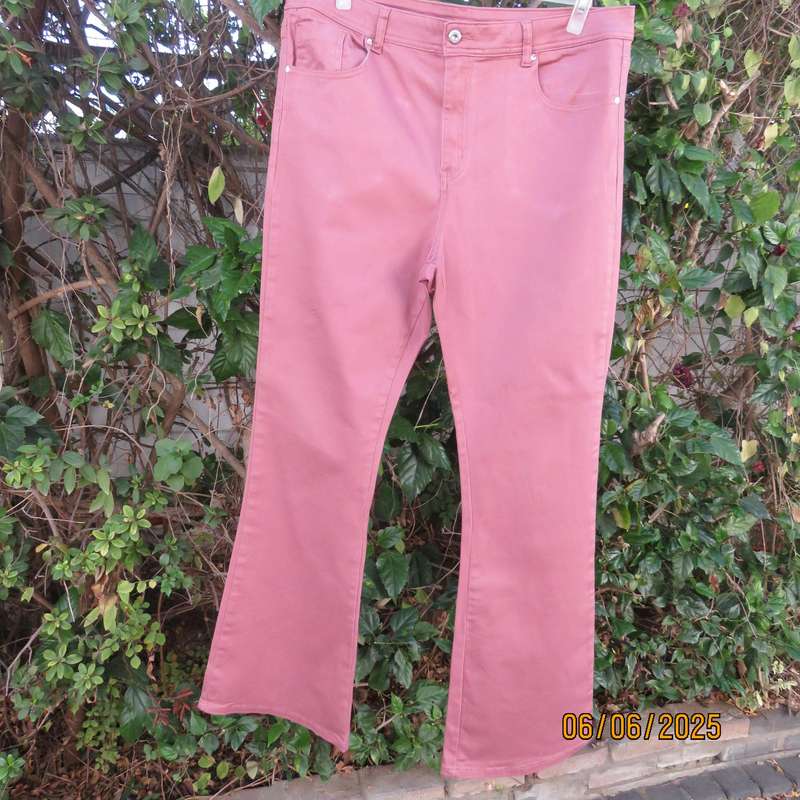 OBR DENIM  bootcut jeans in thulian pink size 42. Stretch cotton. As new