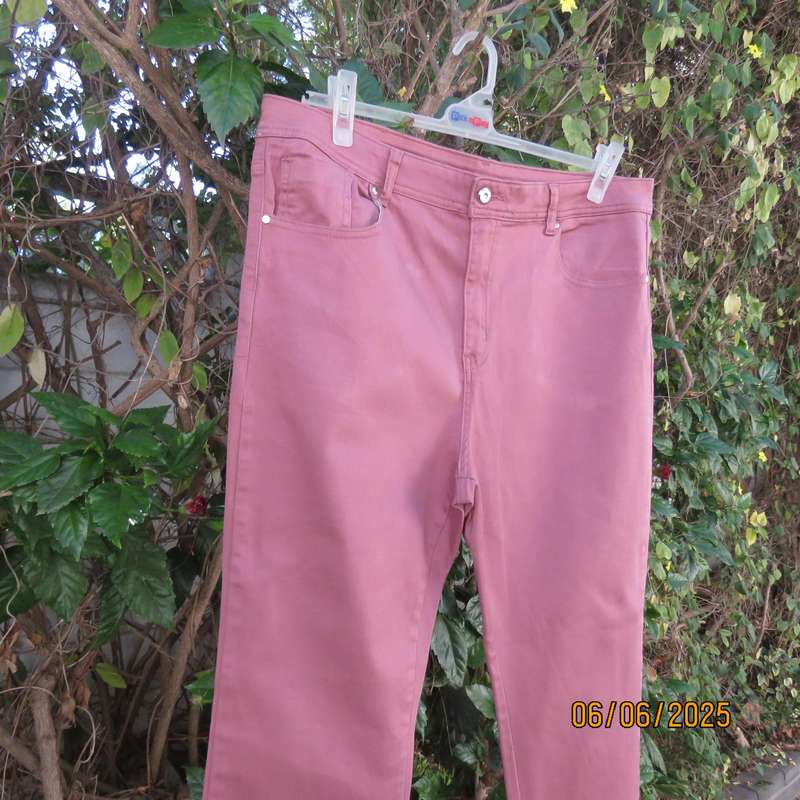OBR DENIM  bootcut jeans in thulian pink size 42. Stretch cotton. As new