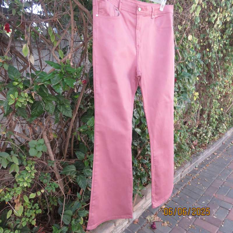 OBR DENIM  bootcut jeans in thulian pink size 42. Stretch cotton. As new