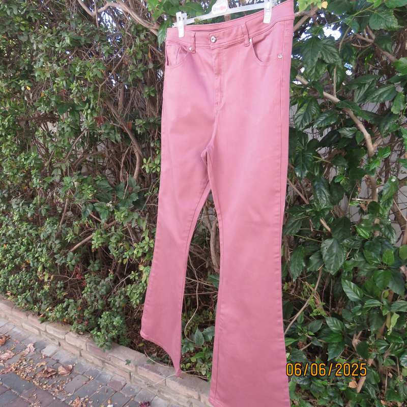 OBR DENIM  bootcut jeans in thulian pink size 42. Stretch cotton. As new