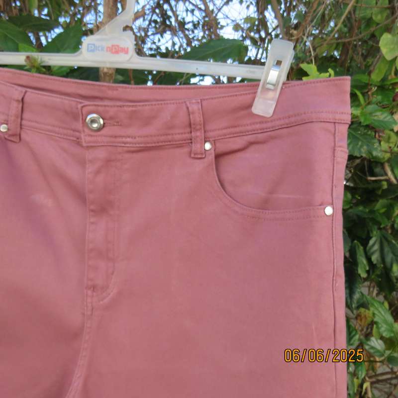 OBR DENIM  bootcut jeans in thulian pink size 42. Stretch cotton. As new