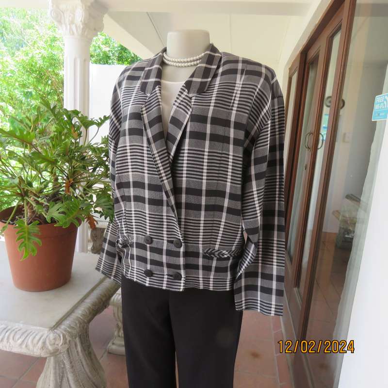 Elkont Europe Vintage Long Sleeve Black-White Check Viscose Top-Jacket Size 36