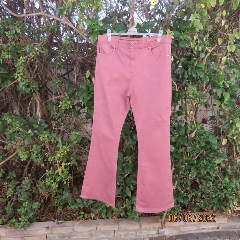 OBR DENIM  bootcut jeans in thulian pink size 42. Stretch cotton. As new