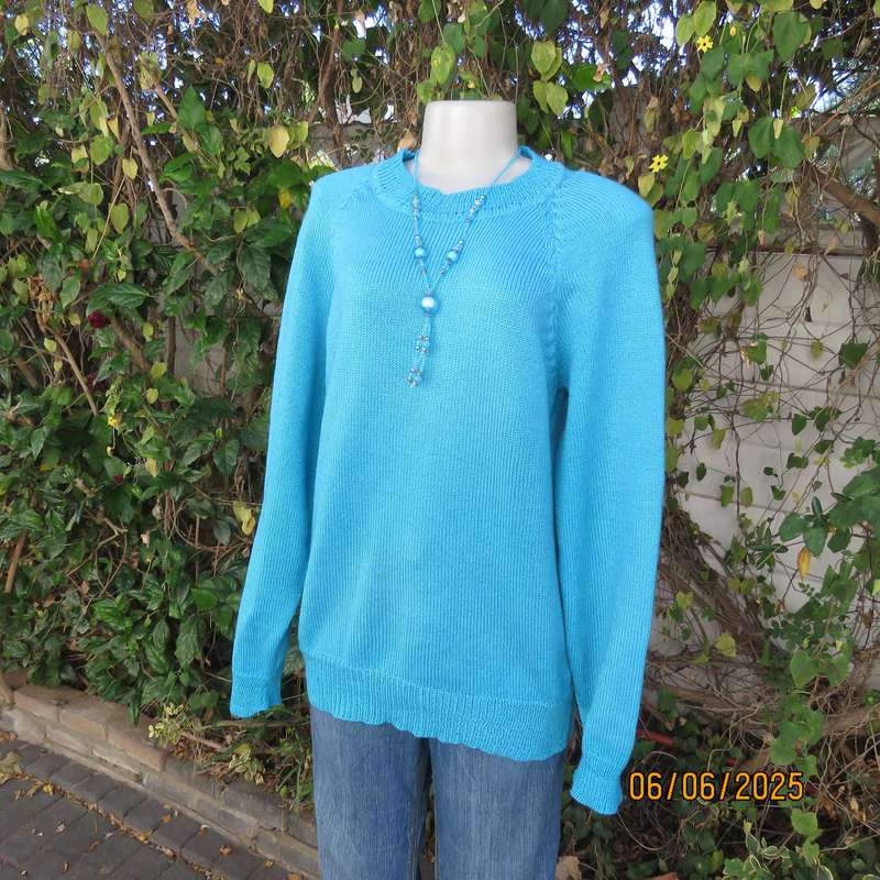 Hand knitted light jade plain knit long sleeve pullover cardi size 42. As new