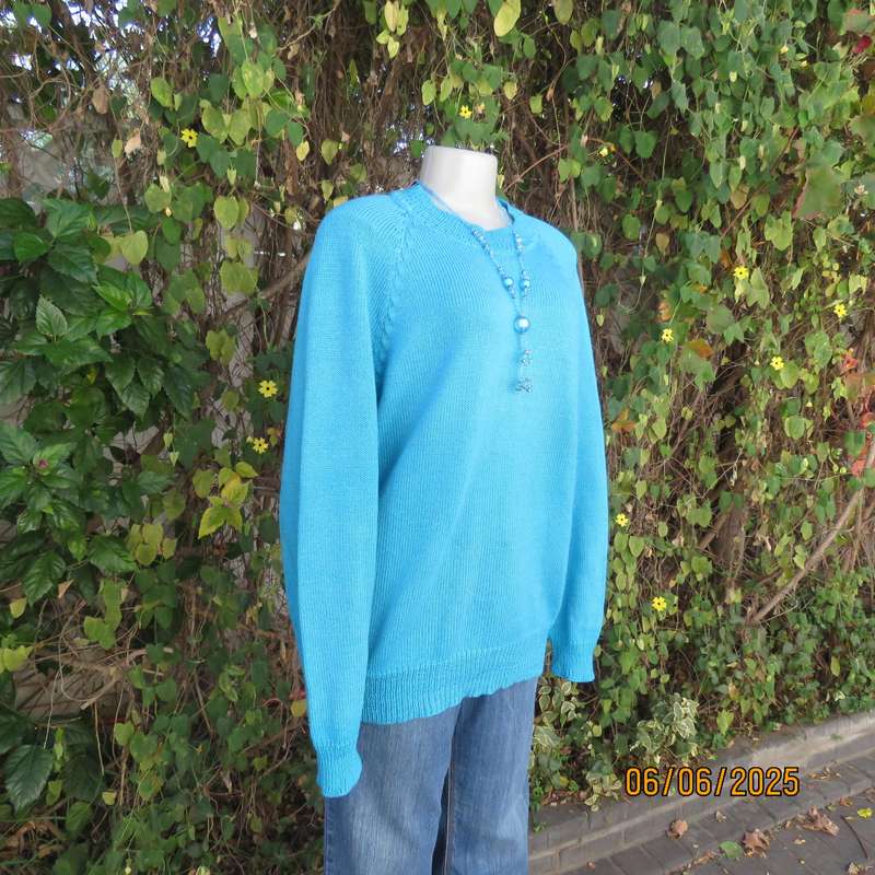 Hand knitted light jade plain knit long sleeve pullover cardi size 42. As new