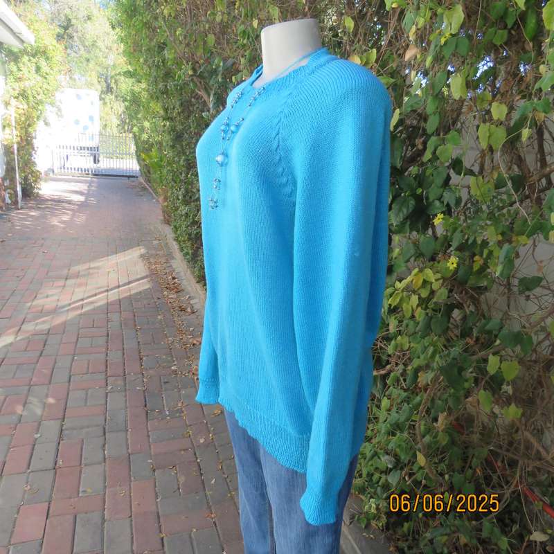 Hand knitted light jade plain knit long sleeve pullover cardi size 42. As new
