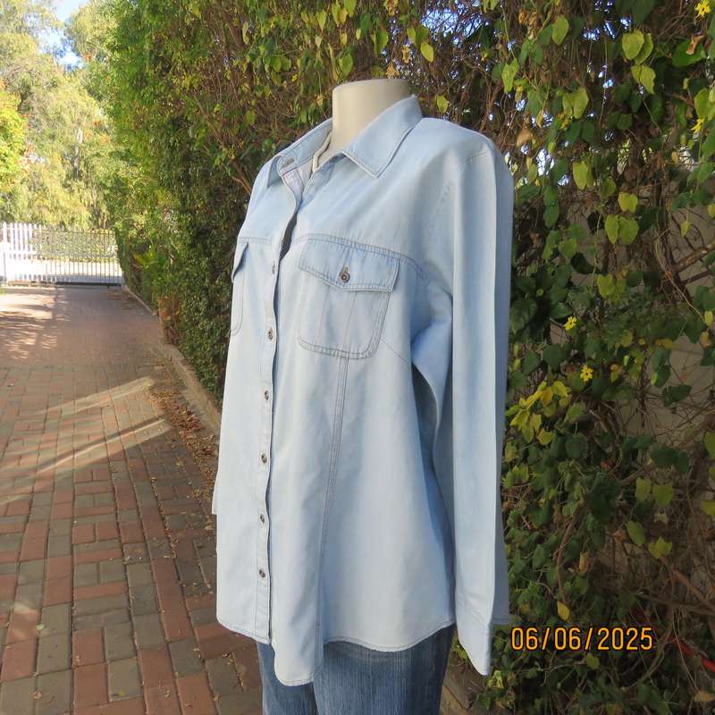 RIDERS by LEE light blue long sleeve button down shirt. Size 46. Front pockets/