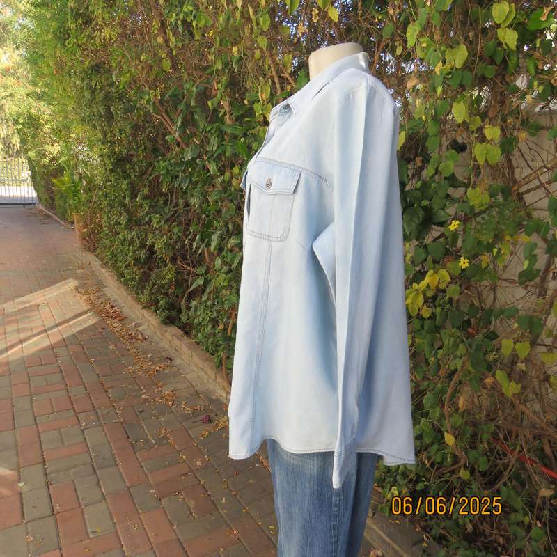 RIDERS by LEE light blue long sleeve button down shirt. Size 46. Front pockets/