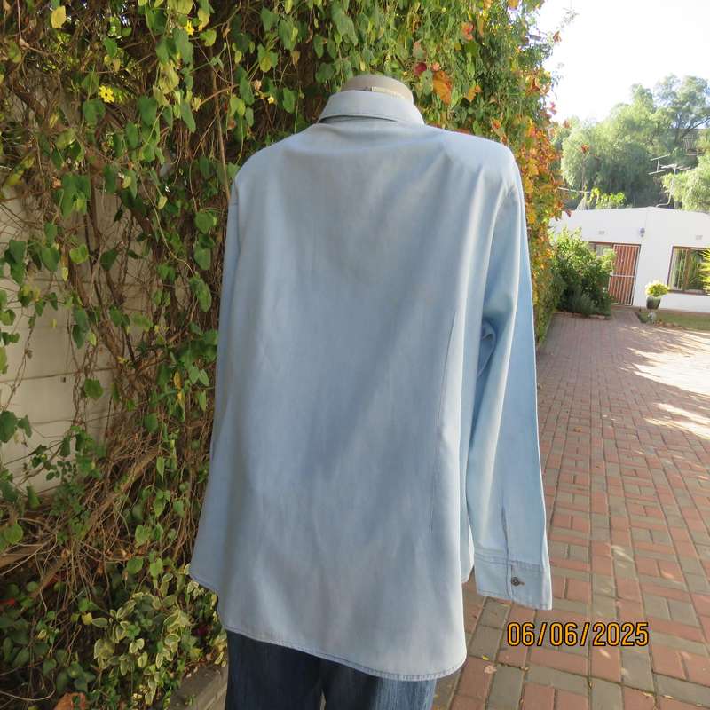 RIDERS by LEE light blue long sleeve button down shirt. Size 46. Front pockets/