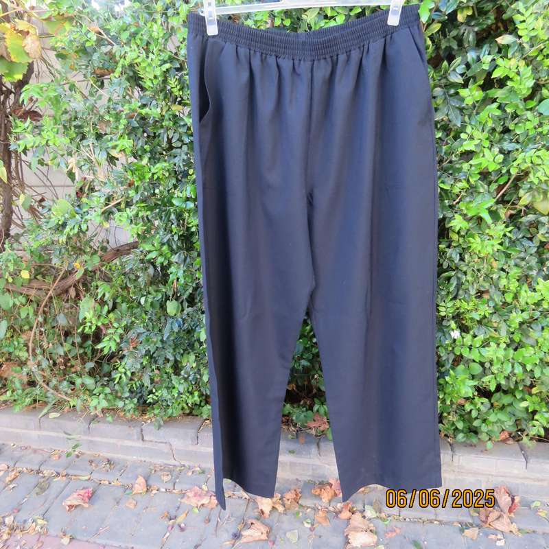 GINA at WORK dark navy pants size 44 in poly-viscose. Elastic waist