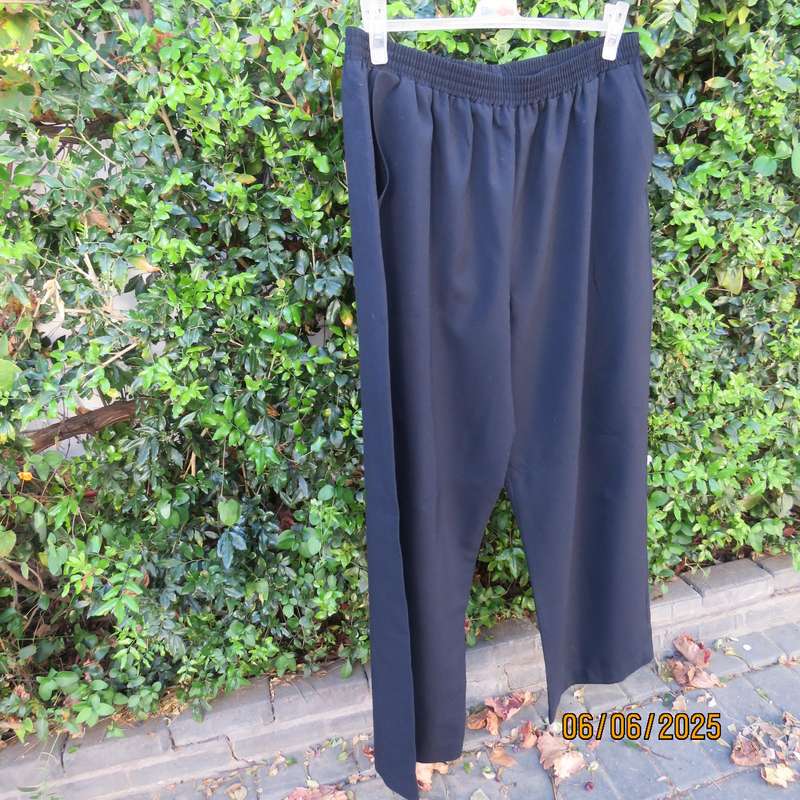 GINA at WORK dark navy pants size 44 in poly-viscose. Elastic waist