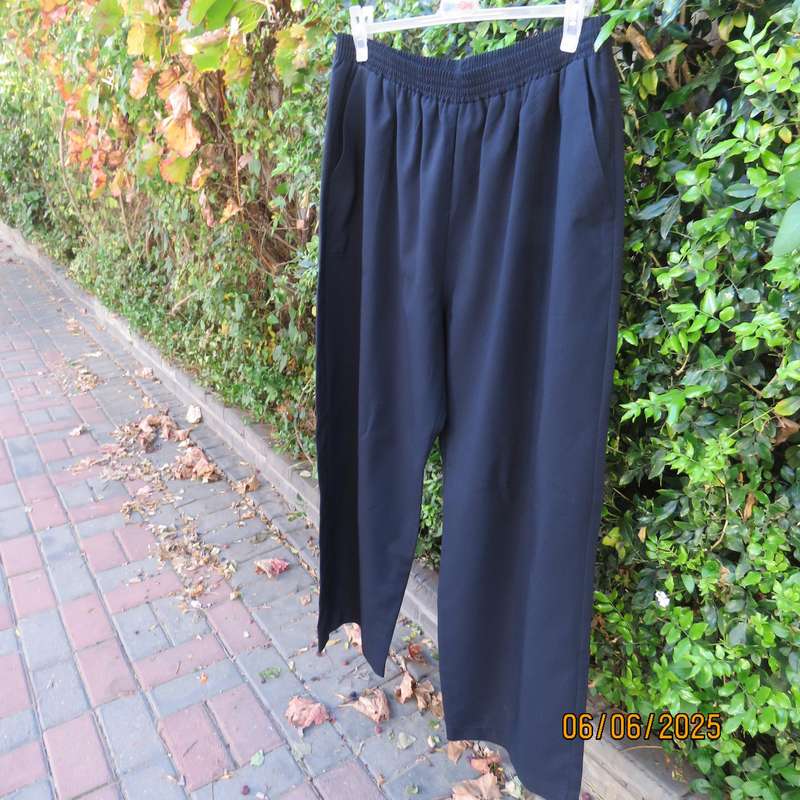 GINA at WORK dark navy pants size 44 in poly-viscose. Elastic waist