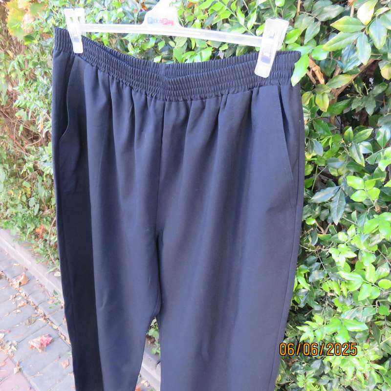 GINA at WORK dark navy pants size 44 in poly-viscose. Elastic waist