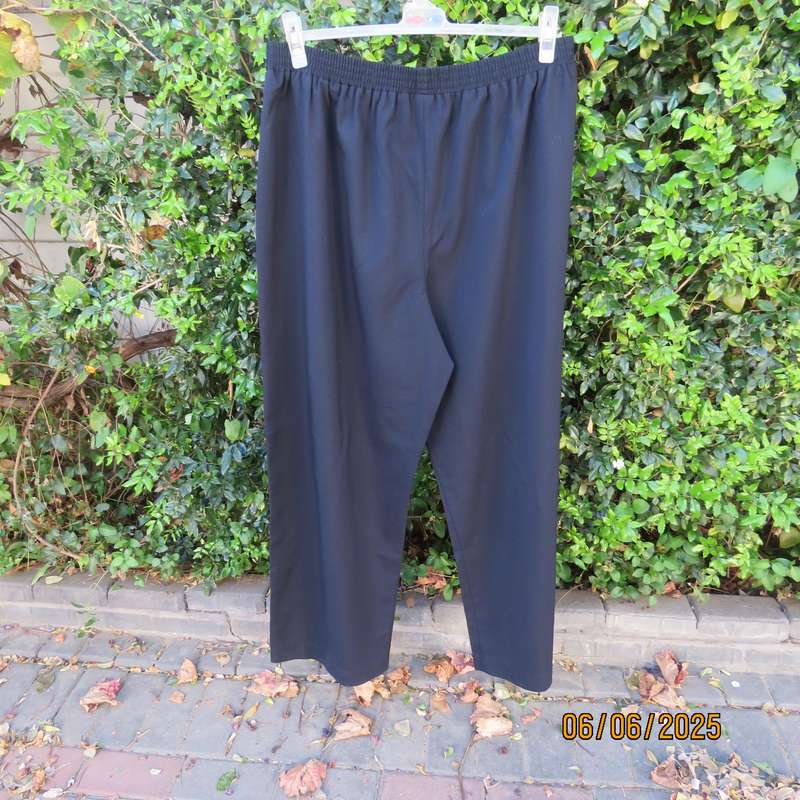 GINA at WORK dark navy pants size 44 in poly-viscose. Elastic waist