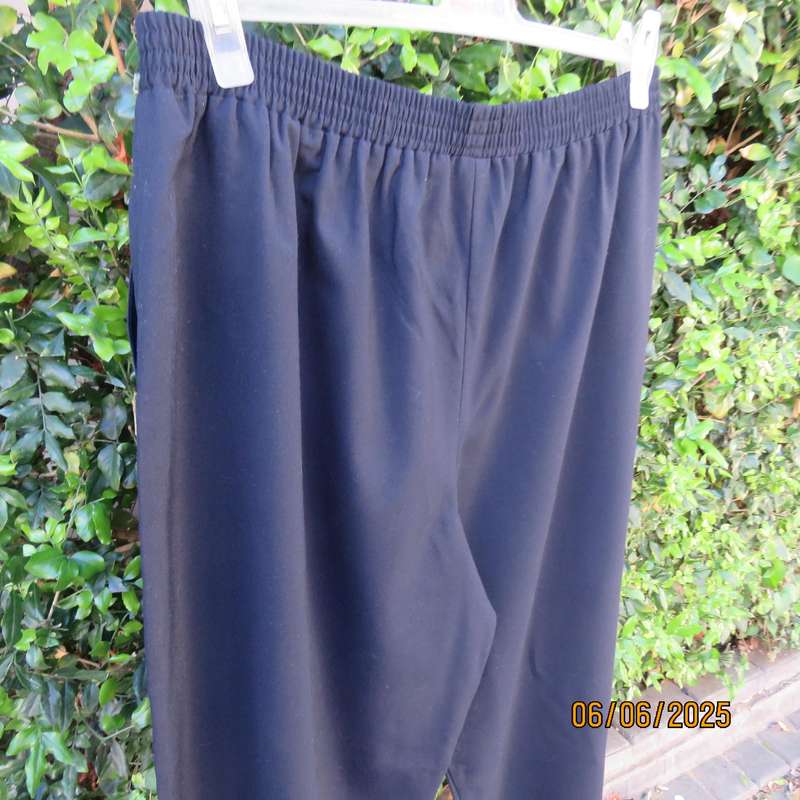 GINA at WORK dark navy pants size 44 in poly-viscose. Elastic waist