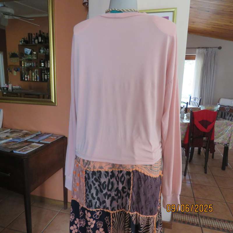 AMARA very soft stretch polyester pale apricot long sleeve top size 42.