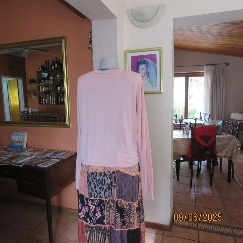 AMARA very soft stretch polyester pale apricot long sleeve top size 42.