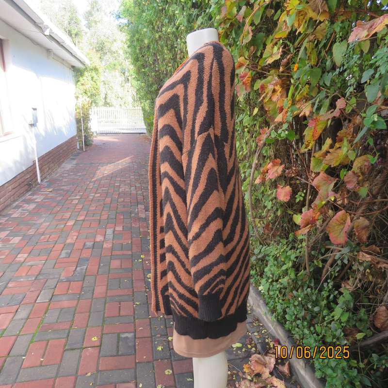 Warm extra long black-tan zig-zag style patterned acrylic knit jacket. Size 40.