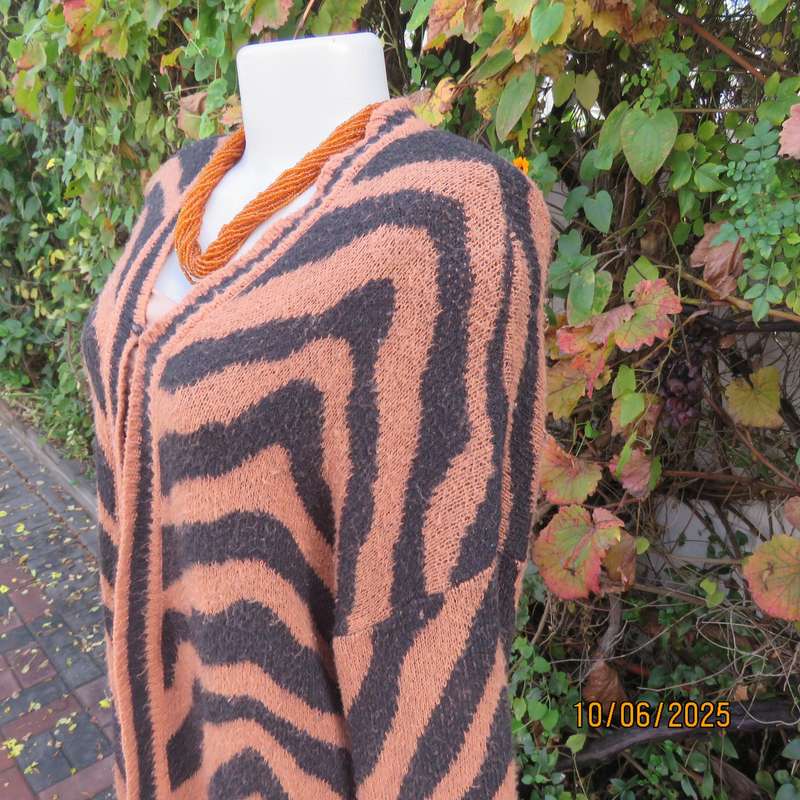 Warm extra long black-tan zig-zag style patterned acrylic knit jacket. Size 40.