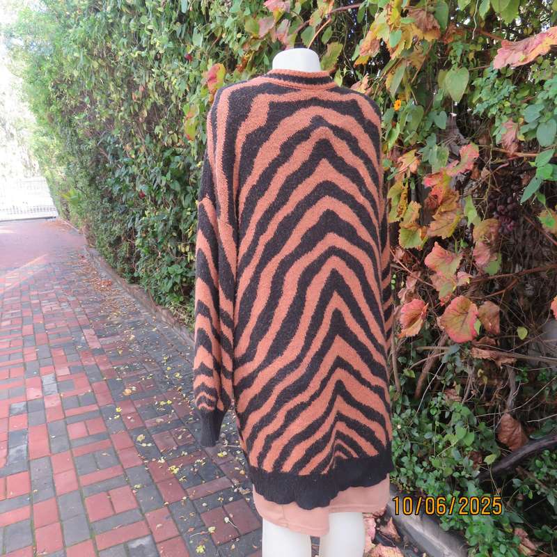 Warm extra long black-tan zig-zag style patterned acrylic knit jacket. Size 40.