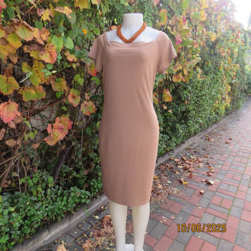 IQ smart bodycon tan colour stretch viscose-cotton dress size 38. Capped sleeves