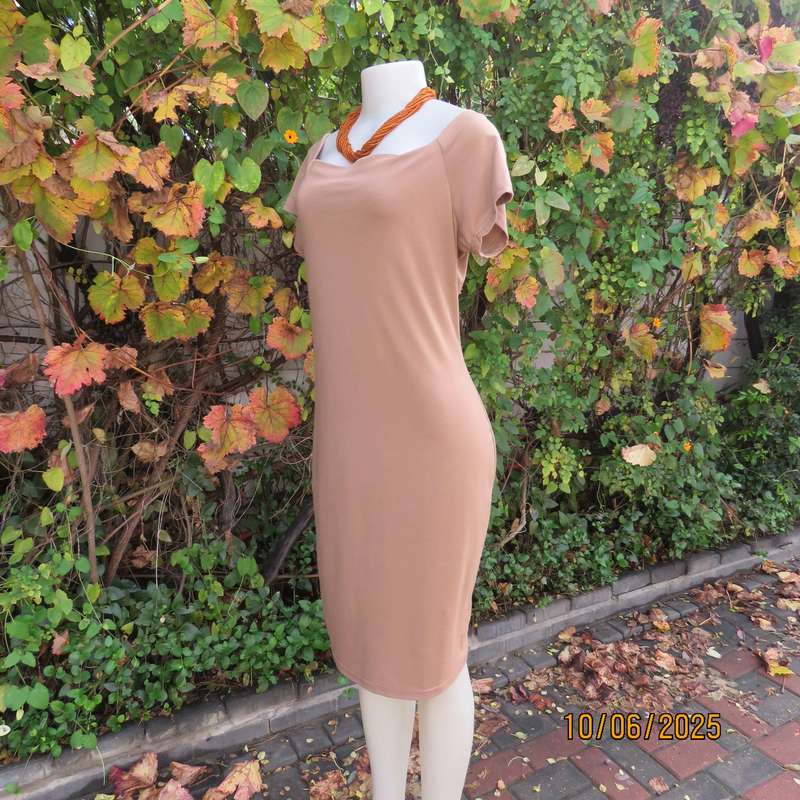IQ smart bodycon tan colour stretch viscose-cotton dress size 38. Capped sleeves