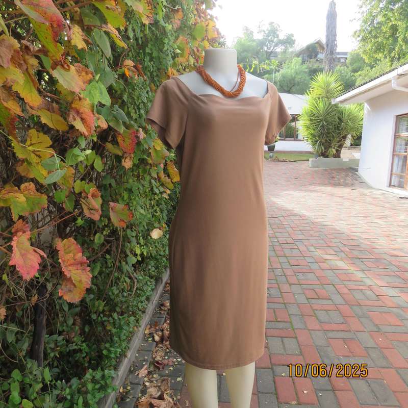 IQ smart bodycon tan colour stretch viscose-cotton dress size 38. Capped sleeves