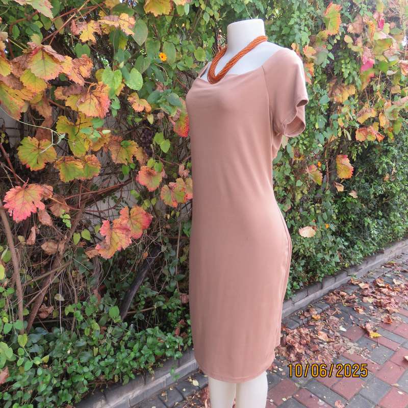 IQ smart bodycon tan colour stretch viscose-cotton dress size 38. Capped sleeves