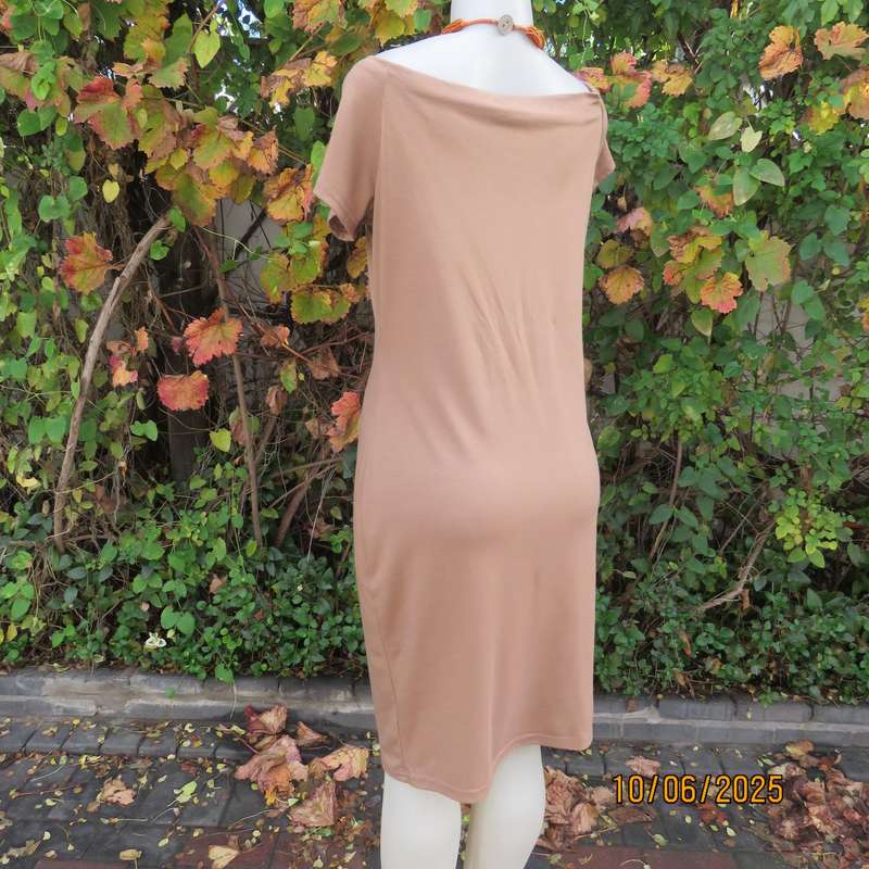 IQ smart bodycon tan colour stretch viscose-cotton dress size 38. Capped sleeves