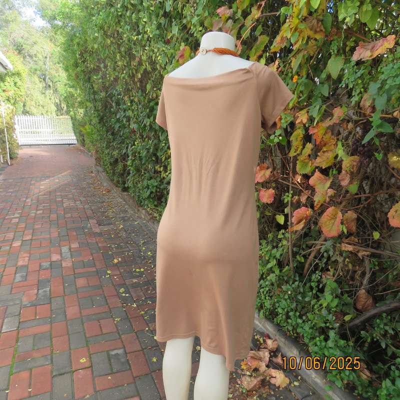 IQ smart bodycon tan colour stretch viscose-cotton dress size 38. Capped sleeves
