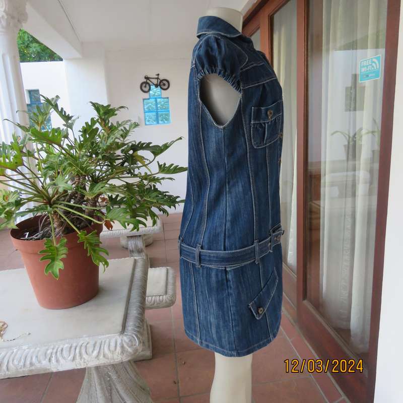 Trendy 100% cotton blue denim jean top-dress. Button down. Yoked. Capped sleeves.Belt.Size 36
