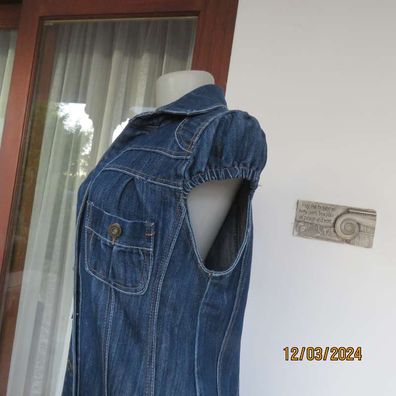 Trendy 100% cotton blue denim jean top-dress. Button down. Yoked. Capped sleeves.Belt.Size 36