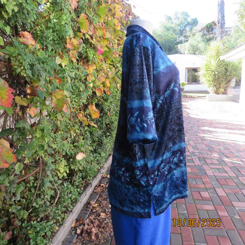 WOOLWORTHS velour slip over top in medley of blues. Size 42.