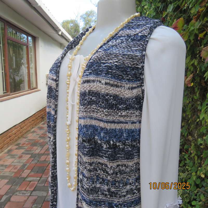 NEWS by Foschini extra long knitted sleeveless gilet in blue-beige horizontal pattern. Size 36