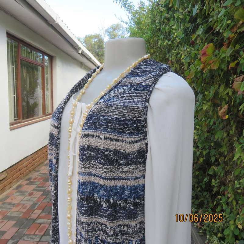NEWS by Foschini extra long knitted sleeveless gilet in blue-beige horizontal pattern. Size 36