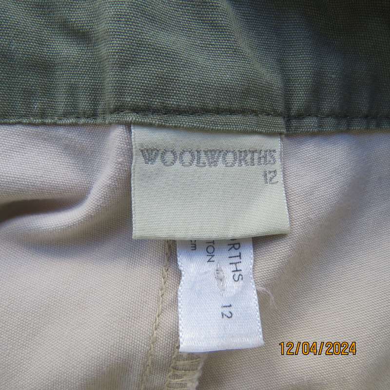As new WOOLWORTHS ecru colour 100% cotton cropped pants. With pockets. Drawstring.Size 36.