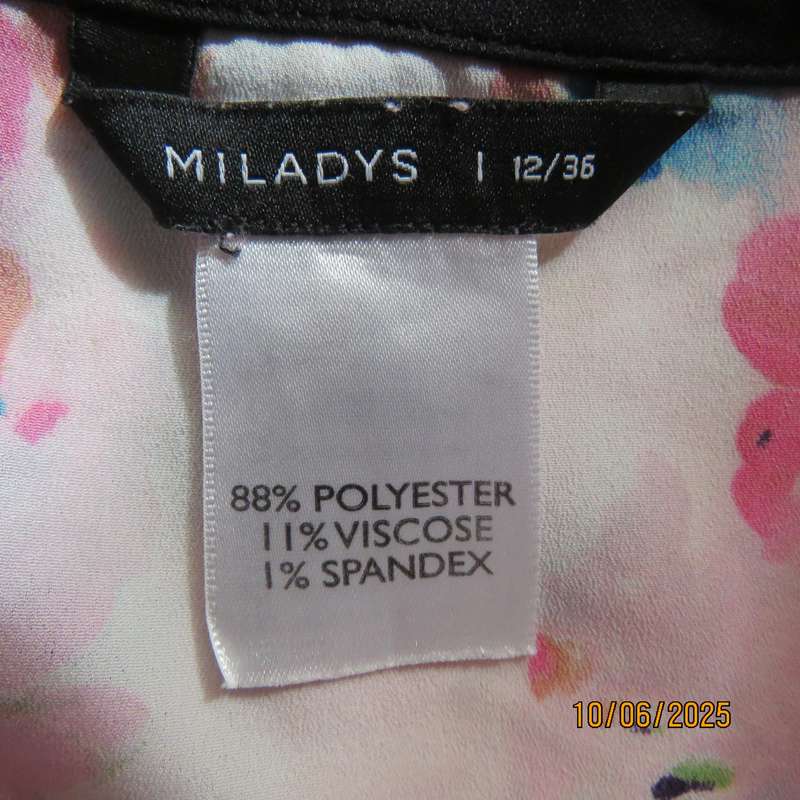 MILADYS poly-viscose stretch pink-blue-white floral long top size 38. Black side inlays.