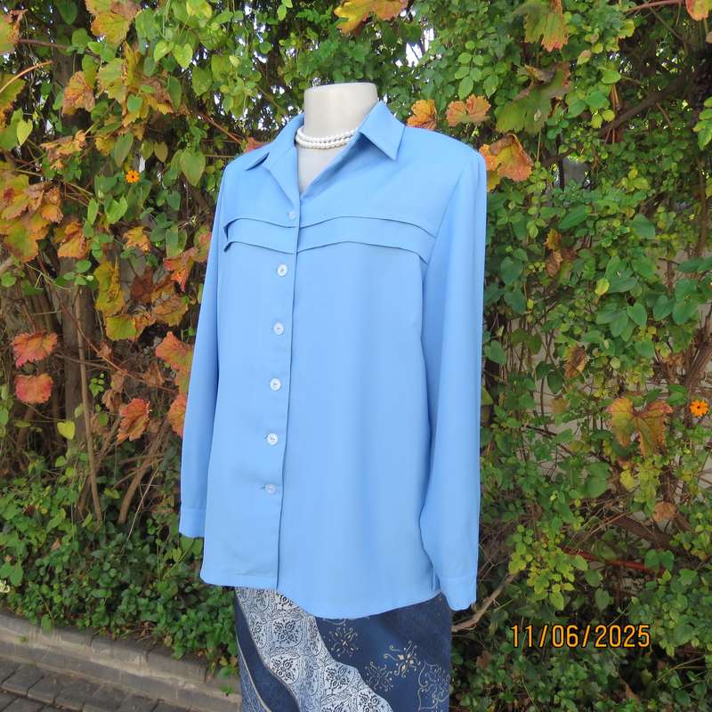 Skyblue boutique made long sleeve button down top. Tucked seams. Size 40