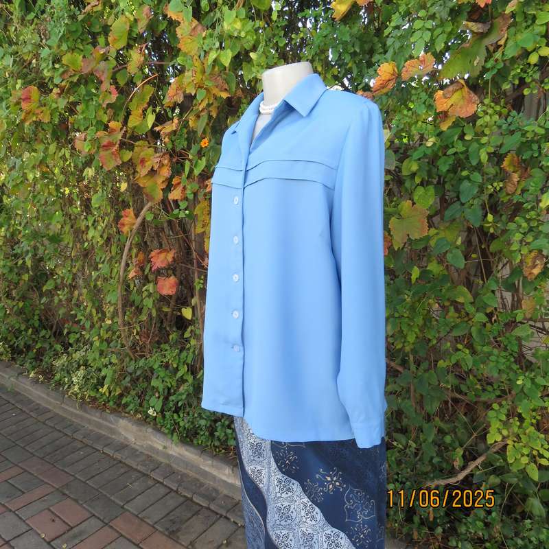 Skyblue boutique made long sleeve button down top. Tucked seams. Size 40