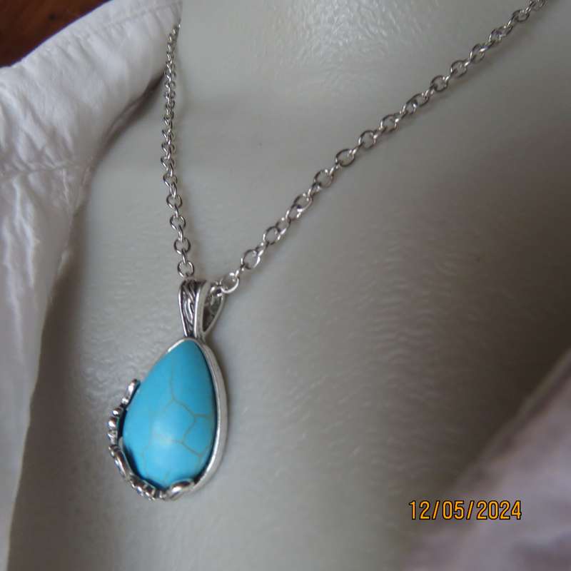 Beautiful fashion silver chain and turquoise stone pendant. Day or evening wear. New item.