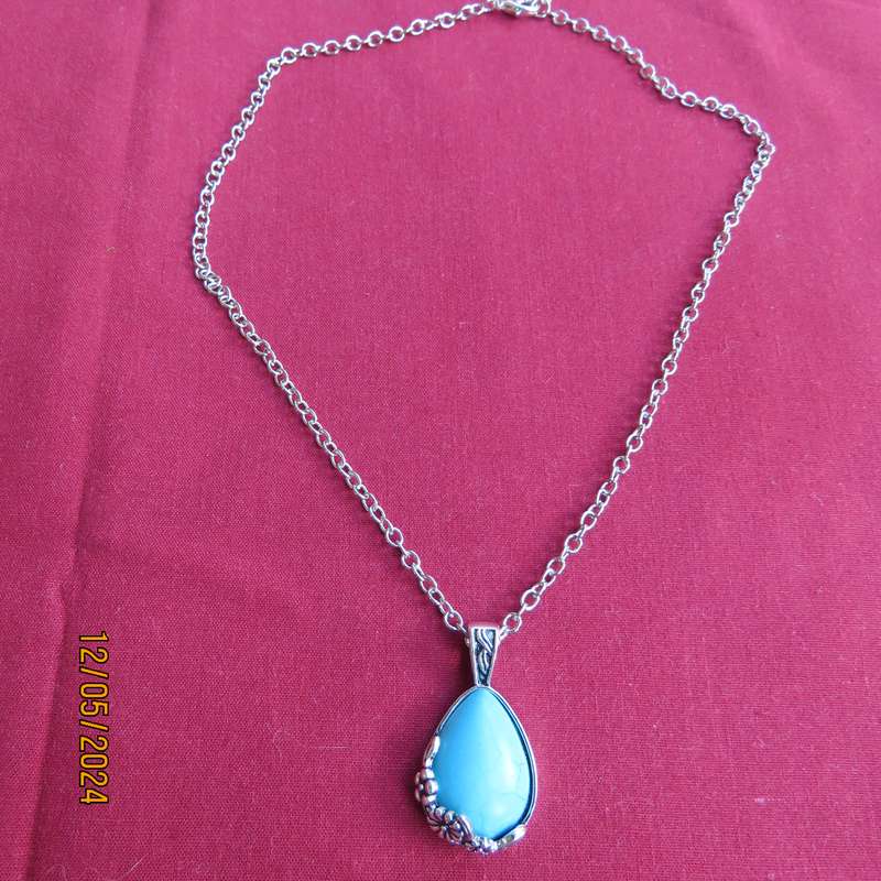Beautiful fashion silver chain and turquoise stone pendant. Day or evening wear. New item.