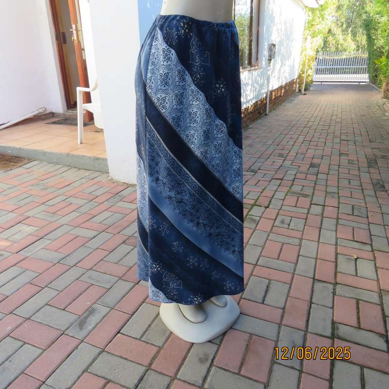 DONNA CLAIRE size 48 diagonal patterned maxi skirt in shades of blue-gold