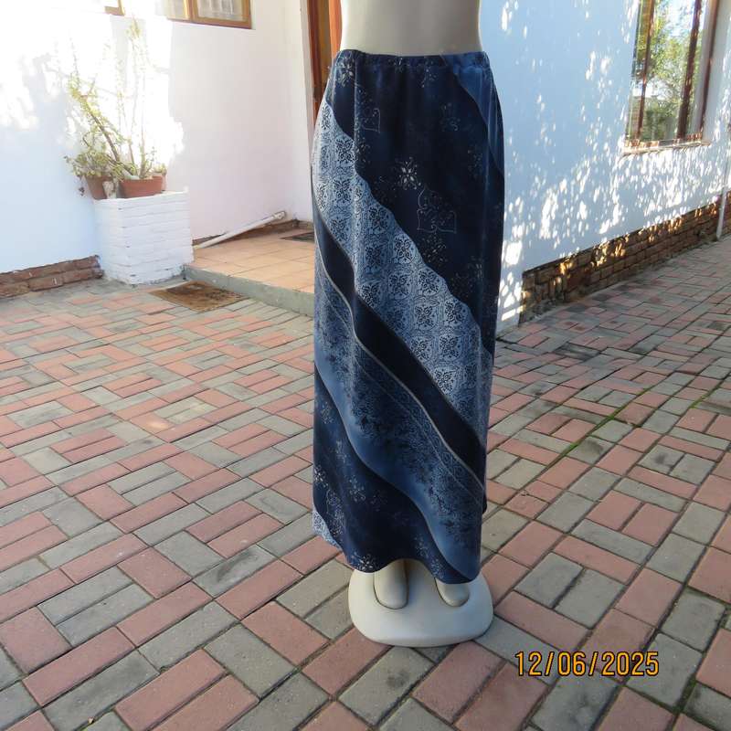 DONNA CLAIRE size 48 diagonal patterned maxi skirt in shades of blue-gold