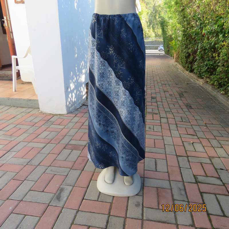 DONNA CLAIRE size 48 diagonal patterned maxi skirt in shades of blue-gold