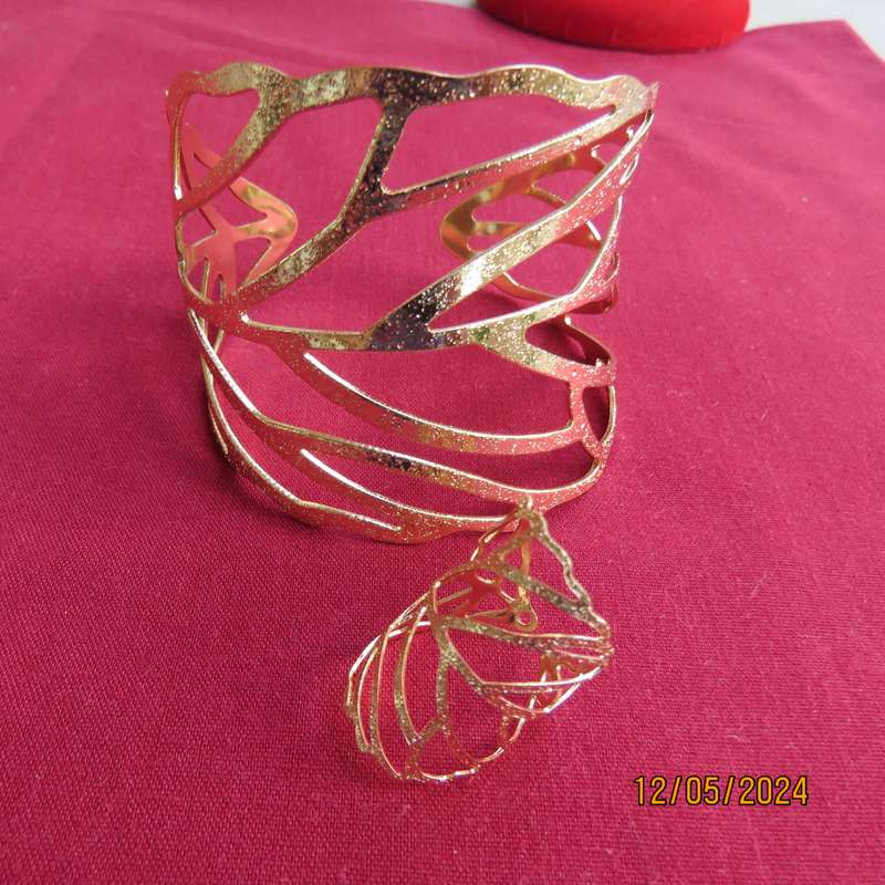 Shiny golden wide unique fashion bangle with matching ring. Fits all. New item